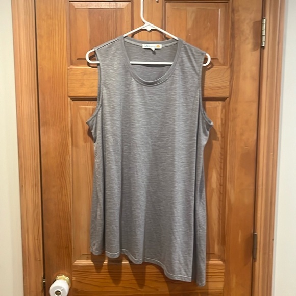 C&C California gray tank top size 22/24 . - Picture 1 of 7